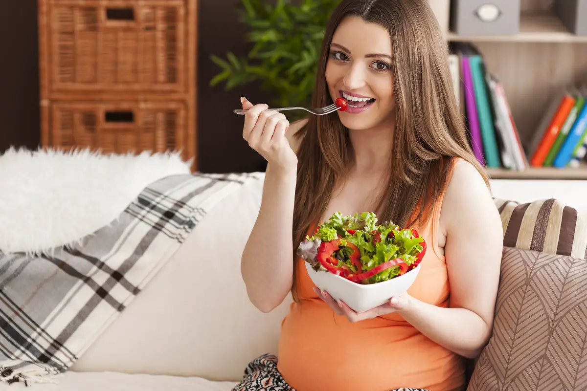 can pregnant women eat chicken salad